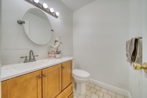 House in Miami, Florida 3 bedrooms, 193.52 sq.m. № 1801164 - photo 16