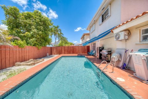 House in Miami, Florida 3 bedrooms, 193.52 sq.m. № 1801164 - photo 26