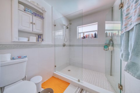 House in Miami, Florida 3 bedrooms, 193.52 sq.m. № 1801164 - photo 23