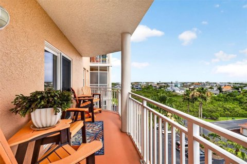 Condo in New Port Richey, Florida, 3 bedrooms  № 2133485 - photo 4