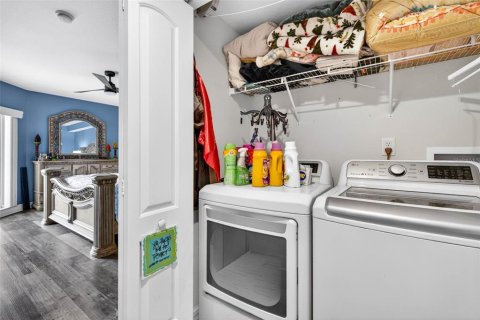 Condo in New Port Richey, Florida, 3 bedrooms  № 2133485 - photo 14