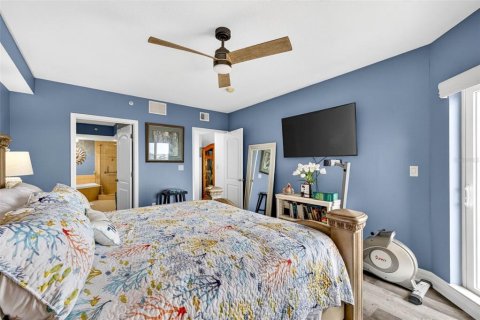 Condo in New Port Richey, Florida, 3 bedrooms  № 2133485 - photo 11