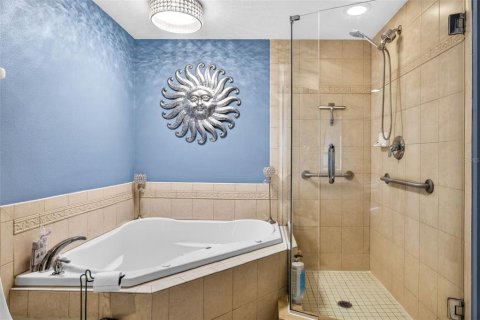 Condo in New Port Richey, Florida, 3 bedrooms  № 2133485 - photo 6