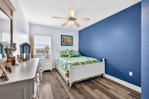 Condo in New Port Richey, Florida, 3 bedrooms  № 2133485 - photo 18
