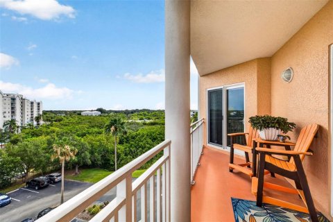 Condo in New Port Richey, Florida, 3 bedrooms  № 2133485 - photo 5