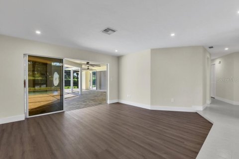 House in Naples, Florida 3 bedrooms, 241.64 sq.m. № 2210823 - photo 3