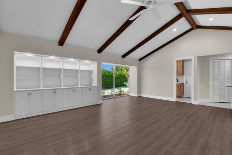 House in Naples, Florida 3 bedrooms, 241.64 sq.m. № 2210823 - photo 18