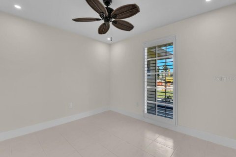House in Naples, Florida 3 bedrooms, 241.64 sq.m. № 2210823 - photo 14