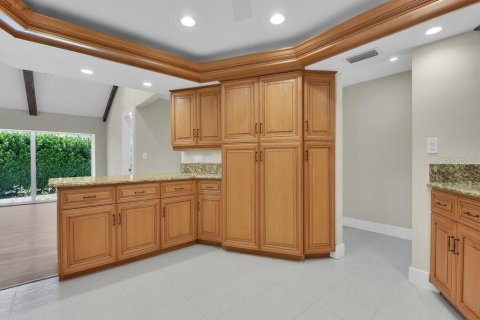 House in Naples, Florida 3 bedrooms, 241.64 sq.m. № 2210823 - photo 8
