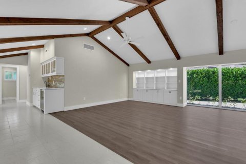 House in Naples, Florida 3 bedrooms, 241.64 sq.m. № 2210823 - photo 17