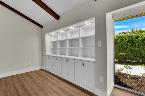 House in Naples, Florida 3 bedrooms, 241.64 sq.m. № 2210823 - photo 5
