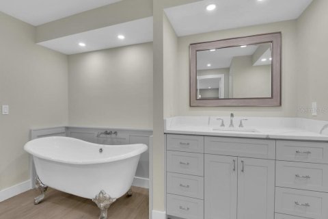 House in Naples, Florida 3 bedrooms, 241.64 sq.m. № 2210823 - photo 24