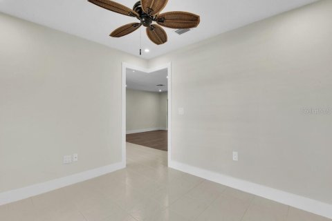 House in Naples, Florida 3 bedrooms, 241.64 sq.m. № 2210823 - photo 15