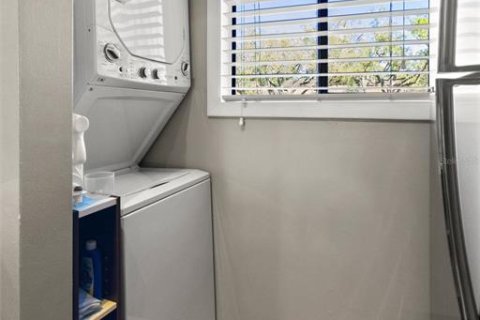 Condo in Orlando, Florida, 3 bedrooms  № 1720027 - photo 8