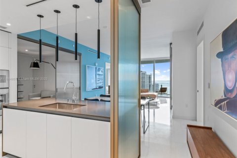 Condo in Miami, Florida, 2 bedrooms № 1920647 - photo 6