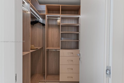 Condo in Miami, Florida, 2 bedrooms № 1920647 - photo 23