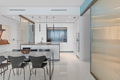 Condo in Miami, Florida, 2 bedrooms № 1920647 - photo 13