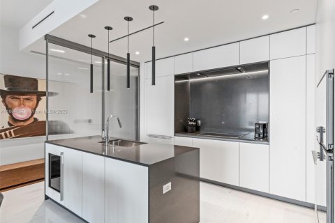 Condo in Miami, Florida, 2 bedrooms № 1920647 - photo 12