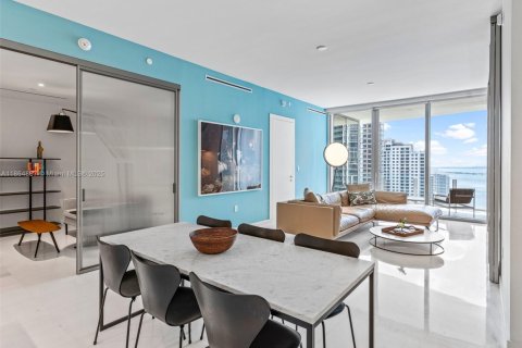 Condo in Miami, Florida, 2 bedrooms № 1920647 - photo 2