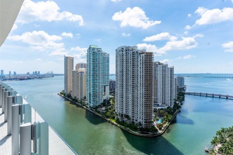 Condo in Miami, Florida, 2 bedrooms № 1920647 - photo 1