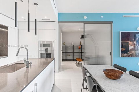 Condo in Miami, Florida, 2 bedrooms № 1920647 - photo 14