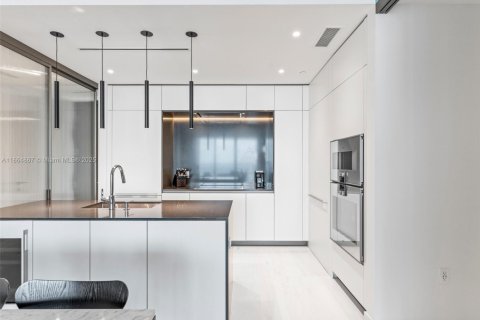 Condo in Miami, Florida, 2 bedrooms № 1920647 - photo 10