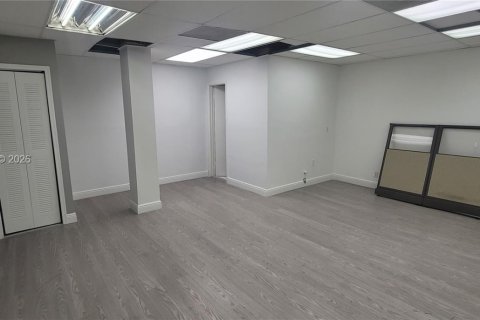 Commercial property in Fort Lauderdale, Florida № 2011096 - photo 4