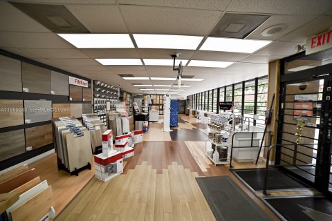 Commercial property in Fort Lauderdale, Florida № 2011096 - photo 2