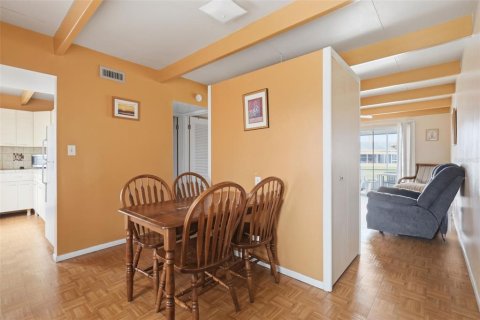 Condo in Lake Wales, Florida, 1 bedroom  № 2218200 - photo 8