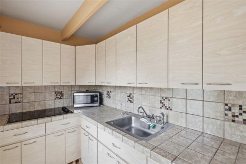 Condo in Lake Wales, Florida, 1 bedroom  № 2218200 - photo 15