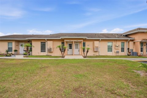 Condo in Lake Wales, Florida, 1 bedroom  № 2218200 - photo 2