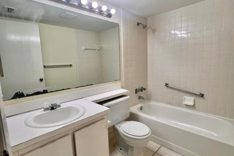 Купить кондоминиум в Уэст-Палм-Бич, Флорида 4 комнаты, 102.56м2, № 2082399 - фото 7