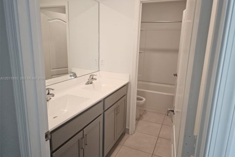 Villa ou maison à vendre à St. Lucie, Floride: 5 chambres, 240.25 m2 № 2086571 - photo 13
