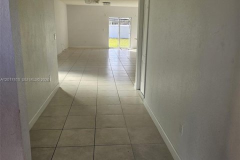 Villa ou maison à vendre à St. Lucie, Floride: 5 chambres, 240.25 m2 № 2086571 - photo 2