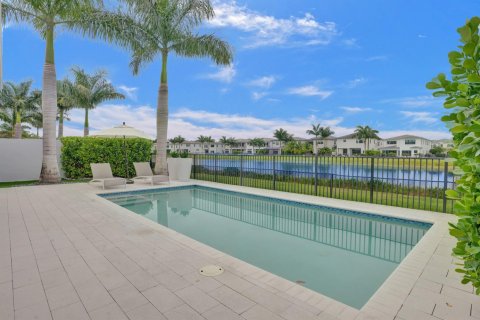 Villa ou maison à louer à Boca Raton, Floride: 4 chambres, 315.68 m2 № 1183508 - photo 1