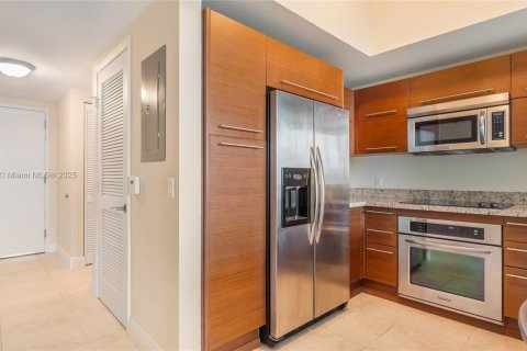 Condo in Sunrise, Florida, 1 bedroom  № 1714316 - photo 4