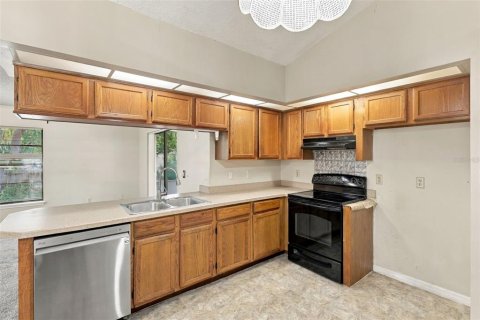 Villa ou maison à vendre à Deltona, Floride: 3 chambres, 131.92 m2 № 2389336 - photo 17