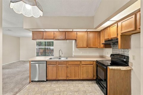Villa ou maison à vendre à Deltona, Floride: 3 chambres, 131.92 m2 № 2389336 - photo 18