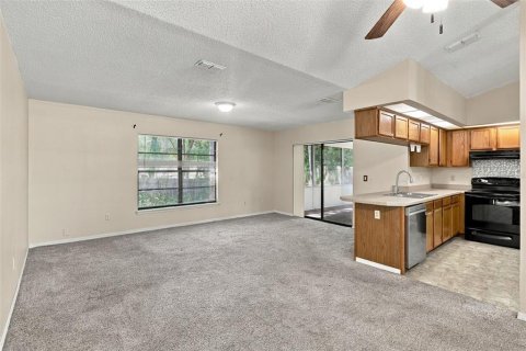 Villa ou maison à vendre à Deltona, Floride: 3 chambres, 131.92 m2 № 2389336 - photo 14