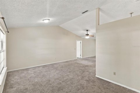Villa ou maison à vendre à Deltona, Floride: 3 chambres, 131.92 m2 № 2389336 - photo 4