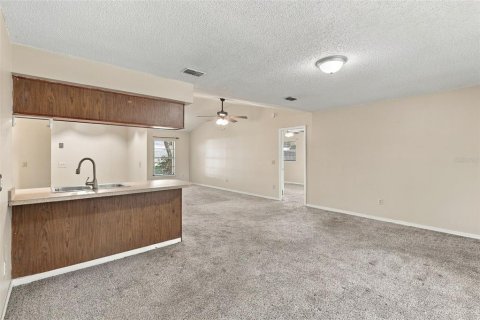 Villa ou maison à vendre à Deltona, Floride: 3 chambres, 131.92 m2 № 2389336 - photo 11