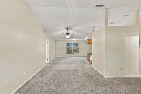 Villa ou maison à vendre à Deltona, Floride: 3 chambres, 131.92 m2 № 2389336 - photo 19