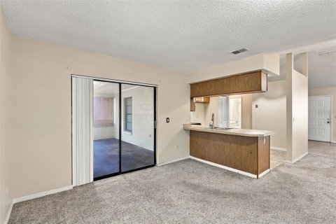 Villa ou maison à vendre à Deltona, Floride: 3 chambres, 131.92 m2 № 2389336 - photo 13
