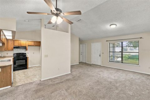 Villa ou maison à vendre à Deltona, Floride: 3 chambres, 131.92 m2 № 2389336 - photo 6