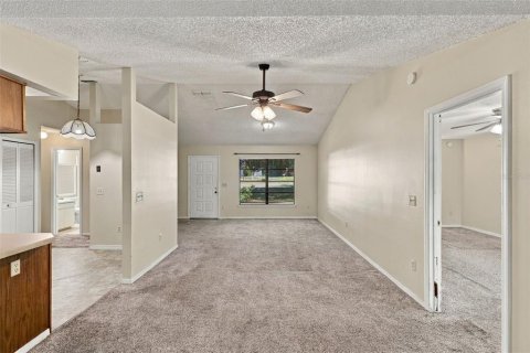 Villa ou maison à vendre à Deltona, Floride: 3 chambres, 131.92 m2 № 2389336 - photo 8