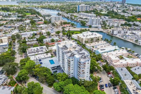 Copropriété à vendre à Miami Beach, Floride: 2 chambres, 108.7 m2 № 1892411 - photo 24