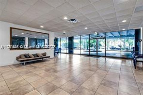 Condo in Miami Beach, Florida, 2 bedrooms  № 1892411 - photo 7