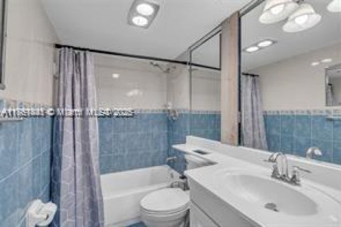 Condo in Miami Beach, Florida, 2 bedrooms  № 1892411 - photo 8