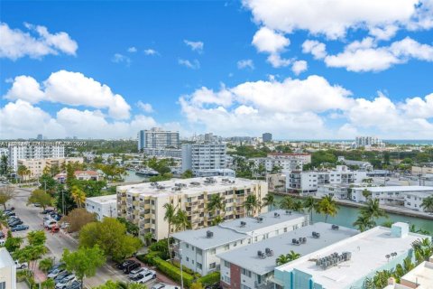 Copropriété à vendre à Miami Beach, Floride: 2 chambres, 108.7 m2 № 1892411 - photo 17