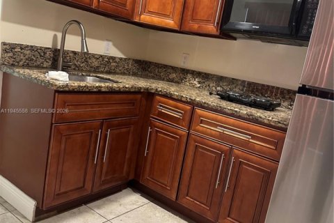 Снять в аренду виллу или дом в Майами, Флорида 1 спальня, 212.84м2, № 2002519 - фото 2